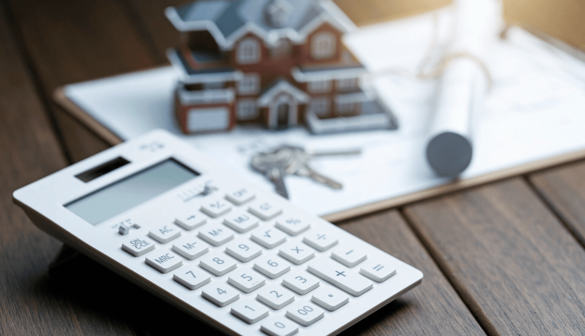 rekenmachine en huissleutels